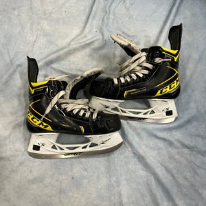 Junior CCM Super Tacks 9380 Hockey Skates Regular Width Size 3.5 (Used)