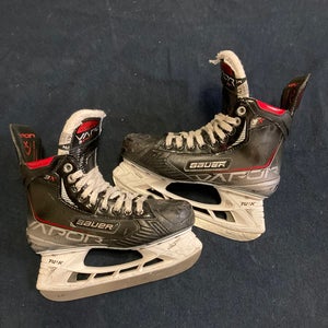 Intermediate Bauer Vapor 3X Hockey Skates Size 4.5 (Used)