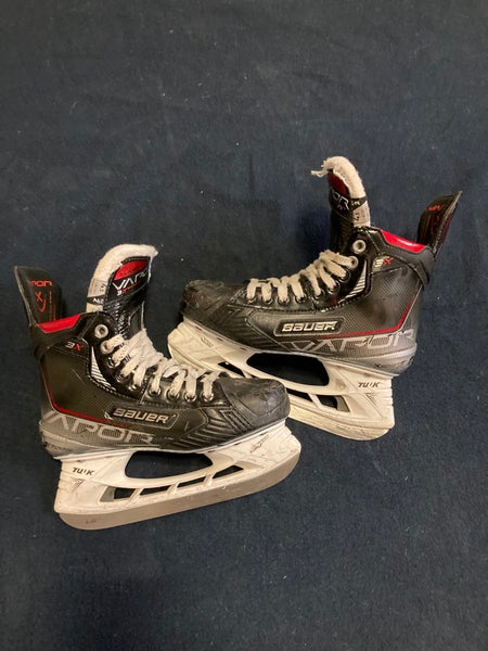 Intermediate Bauer Vapor 3X Hockey Skates Size 4.5 (Used)