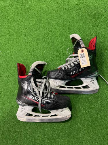 Intermediate Bauer Vapor X4 Hockey Skates Regular Width Size 4.5 (Used)