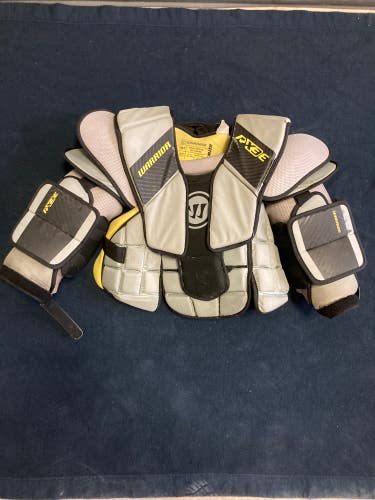 Intermediate Small / Medium Warrior Ritual X3E Goalie Chest Protector (Used)
