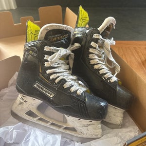 Bauer Supreme S29 Hockey Skates Regular Width Size 2.5 (Used)