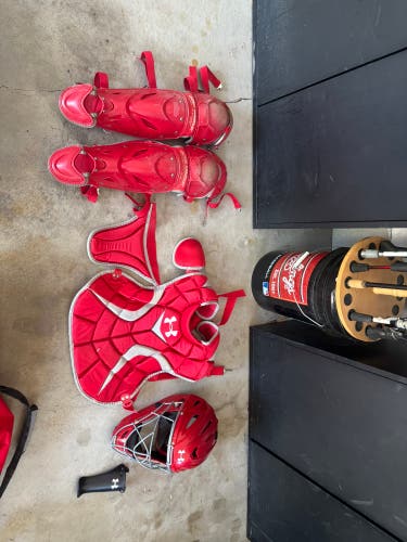 Under Armour Catcher Set W/Bag (Used)