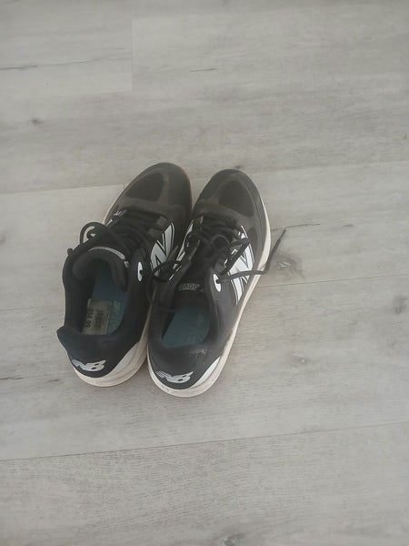 Black Men's Size M 10.5 (W 11.5) Adult Adidas Low Top Trainers (Used)