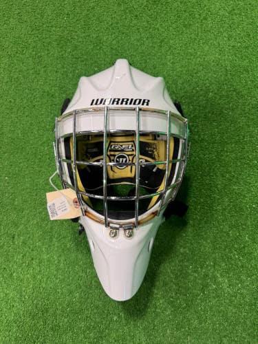 White Senior Warrior R/F1 M/L Goalie Mask (Used)