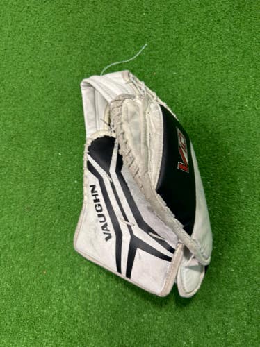 White Youth Vaughn V10 Goalie Gloves & Blockers Regular (Used)