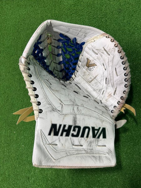 White Senior Vaughn V6 2200 PRO Goalie Gloves & Blockers Regular (Used)