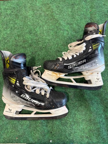 Senior Bauer Vapor Hyperlite 2 Hockey Skates (Fit 1) Size: 8 (Used)