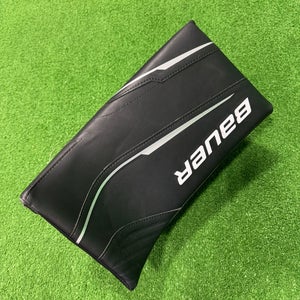 Black Junior Bauer GSX Goalie Blocker Regular (Used)