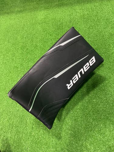 Black Junior Bauer GSX Goalie Blocker Regular (Used)