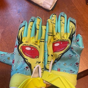 Medium Adult Battle Gloves (Used)