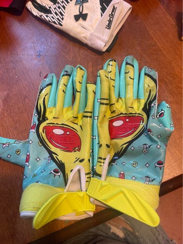 Medium Adult Battle Gloves (Used)