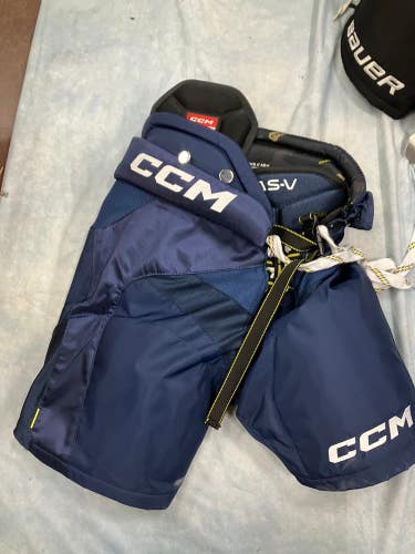 Blue Junior Small CCM Tacks AS-V Hockey Pants (Used)