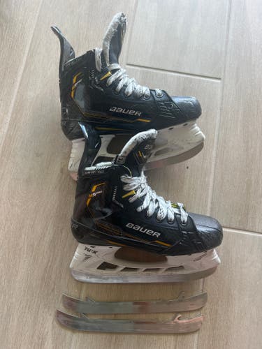 Bauer Supreme M5 Pro Hockey Skates Regular Width Size 3.5 (Used)