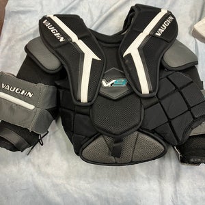 Youth Small / Medium Vaughn Velocity V9 Goalie Chest Protector (Used)