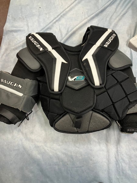 Youth Small / Medium Vaughn Velocity V9 Goalie Chest Protector (Used)
