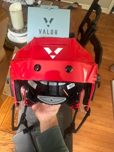 Valor Axiom hockey helmet Medium