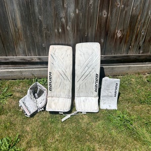 Medium  Bauer Hyperlite Goalie Leg Pads (Used)