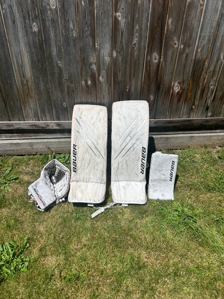 Medium  Bauer Hyperlite Goalie Leg Pads (Used)