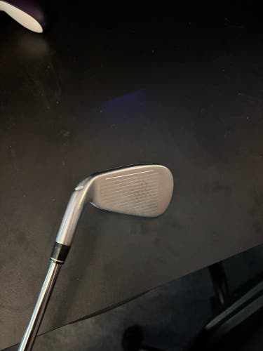 Men's TaylorMade 4 iron Rocketbladez Right Handed Regular Flex Steel Shaft (Used)