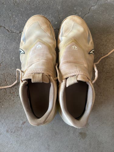 White Men's Size M 10.5 (W 11.5) Adult Nike Low Top Force Zoom Trout 8 (Used)