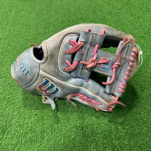 ilson A2000 1786 "The Moment" RH Infield Baseball Glove 11.5" (Used)