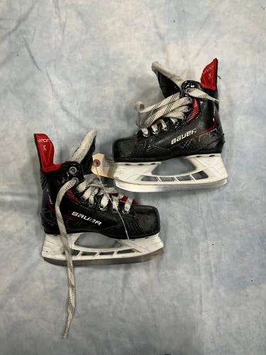 Youth Bauer Vapor 3X Pro Hockey Skates Regular Width 11 (Used)
