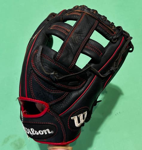 Black Adult Wilson A950 RH Infield Softball Glove 13" (Used)