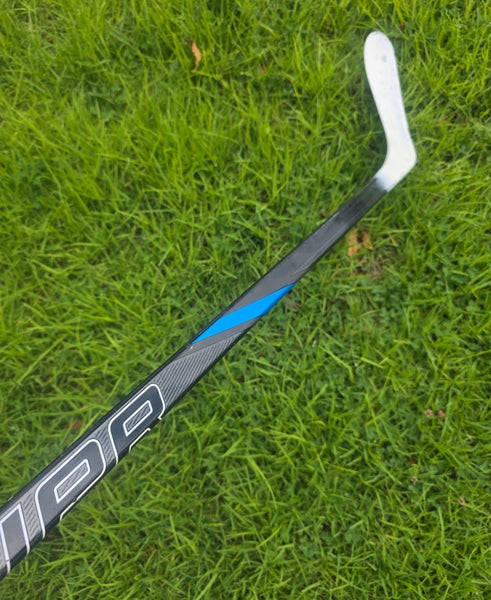 Senior Bauer Nexus League Hockey Stick Left Hand P28 Pro Stock (Used)
