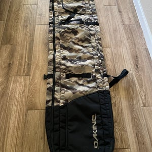 Dakine BOUNDARY SKI ROLLER BAG Ski Bag (Used)