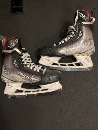 Bauer Vapor Hyperlite Hockey Skates 7 (Used) with Fly Ti blades