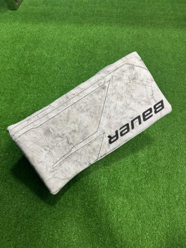 White Intermediate Bauer M5 Pro Goalie Blocker Regular (Used)