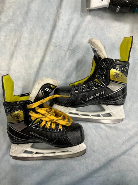 Youth Bauer Supreme 3S Hockey Skates Regular Width 12 (Used)