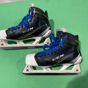 Senior CCM Tacks 9060 Hockey Goalie Skates Regular Width 7 (Used)