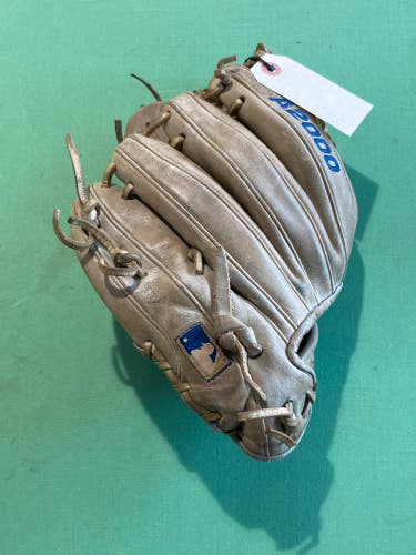 Used Wilson A2000 1788A Right Hand Throw Baseball Glove 11.25"