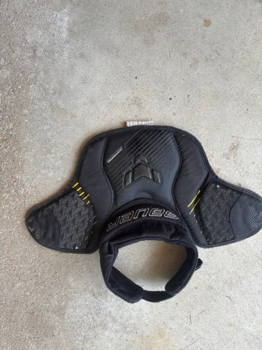 Junior Bauer Goalie Neck Guard(Used)