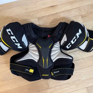 Large Junior CCM Tacks 9060 Shoulder Pads (Used)