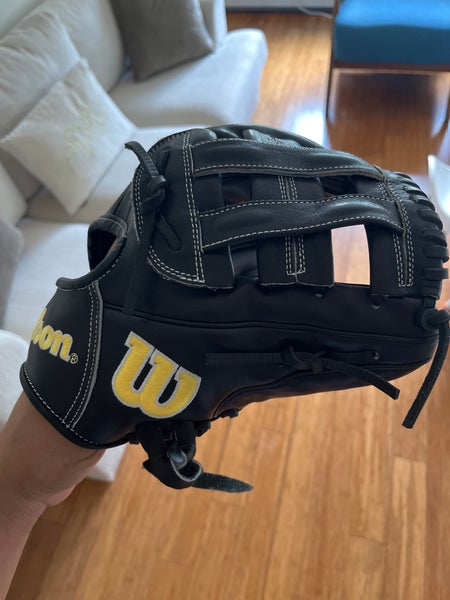 2024 Wilson RH Infield A2000 Baseball Glove 11.5" (New)