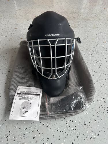 Senior 2015 Vaughn VM 7400 Goalie Mask  (Used)