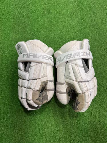 White Maverik M6 Goalie Gloves 13" (Used)