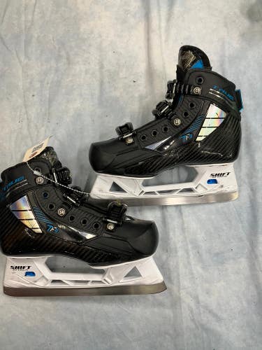 Junior True TF9 Hockey Goalie Skates Regular Width Size 2.5 (Used)