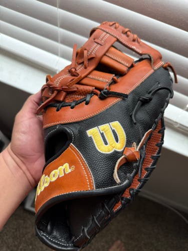 2024 Wilson RH First Base A2000 Baseball Glove 12.5" (Used)