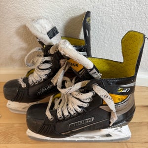 Bauer Supreme S37 Hockey Skates Regular Width Size 5 Intermediate (Used)