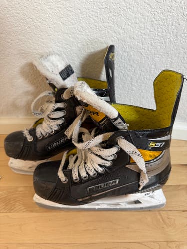 Bauer Supreme S37 Hockey Skates Regular Width Size 5 Intermediate (Used)