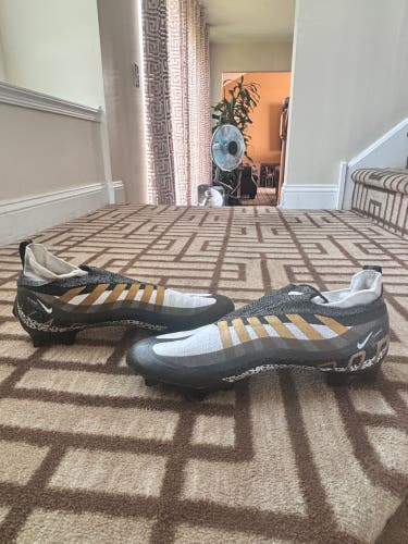 Men's Size 13.0 (W 14.0)  Nike Low Top Vapor edge pro 360 Turf Cleats (Used)