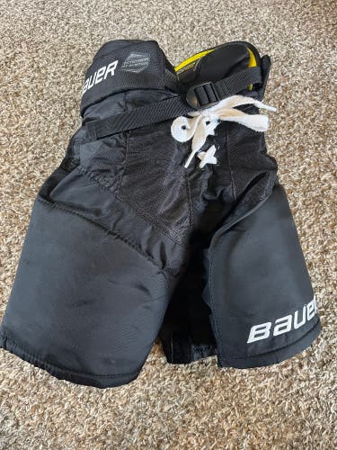 Medium Youth Bauer Supreme Ultrasonic Hockey Pants (Used)