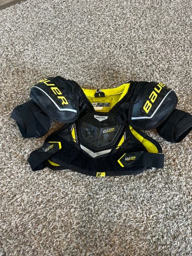 Youth Large Bauer Supreme Ultrasonic Shoulder Pads (Used)