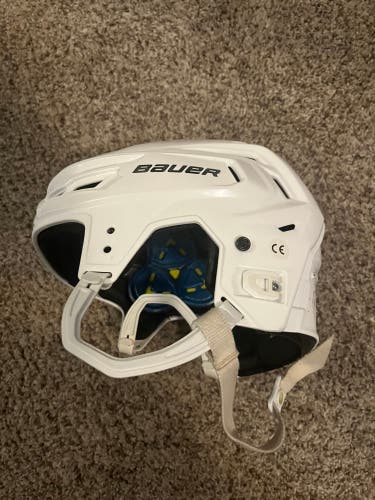 Medium Bauer Re-Akt 150 Helmet (Used)