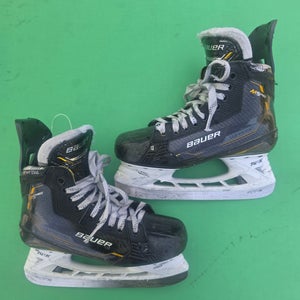 Intermediate Bauer Supreme M5 Pro Hockey Skates Size 5