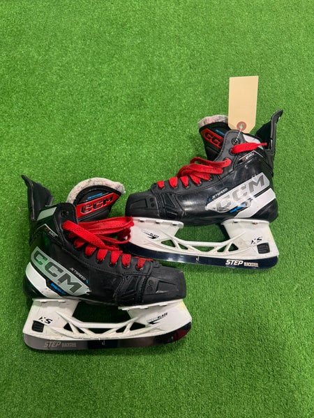 Junior CCM Jetspeed FT680 Hockey Skates Regular Width Size 3.5 (Used)